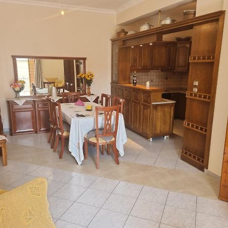 Apartment Theodoros Leonidio Bagian luar foto