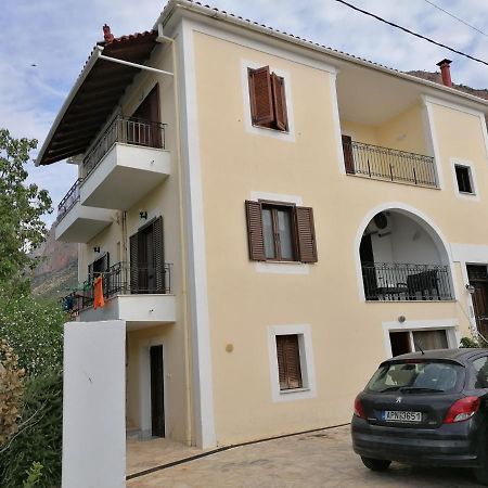 Apartment Theodoros Leonidio Bagian luar foto