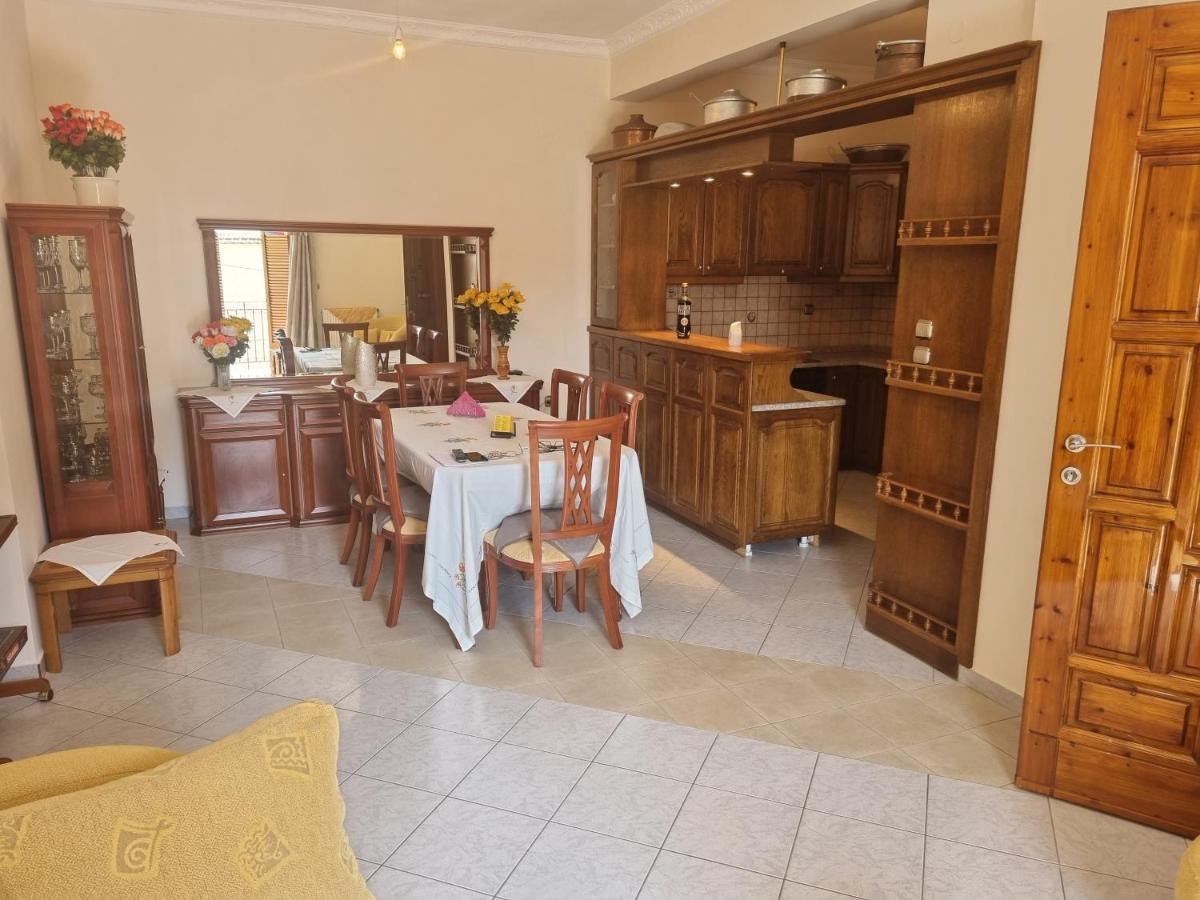 Apartment Theodoros Leonidio Bagian luar foto