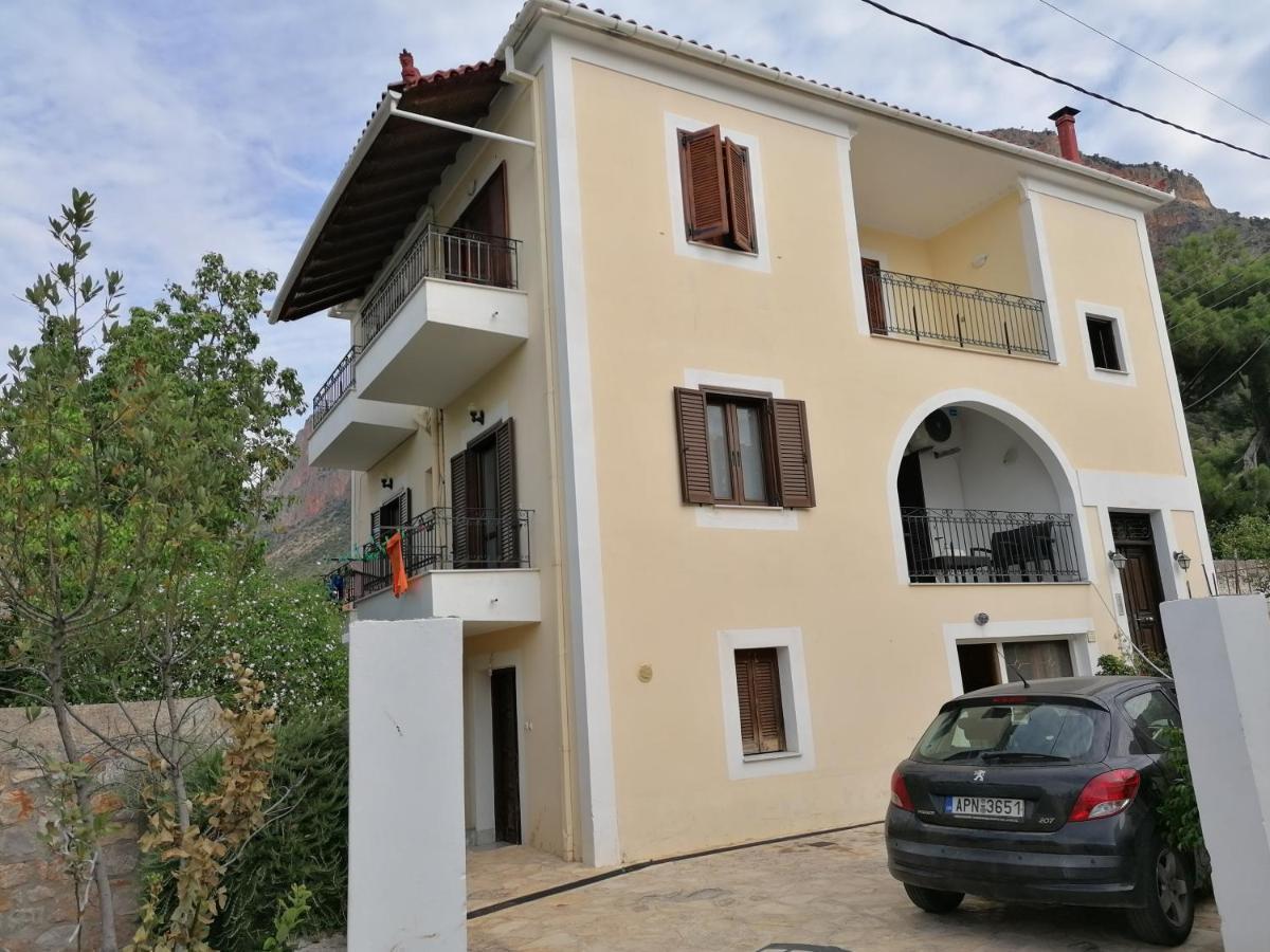 Apartment Theodoros Leonidio Bagian luar foto